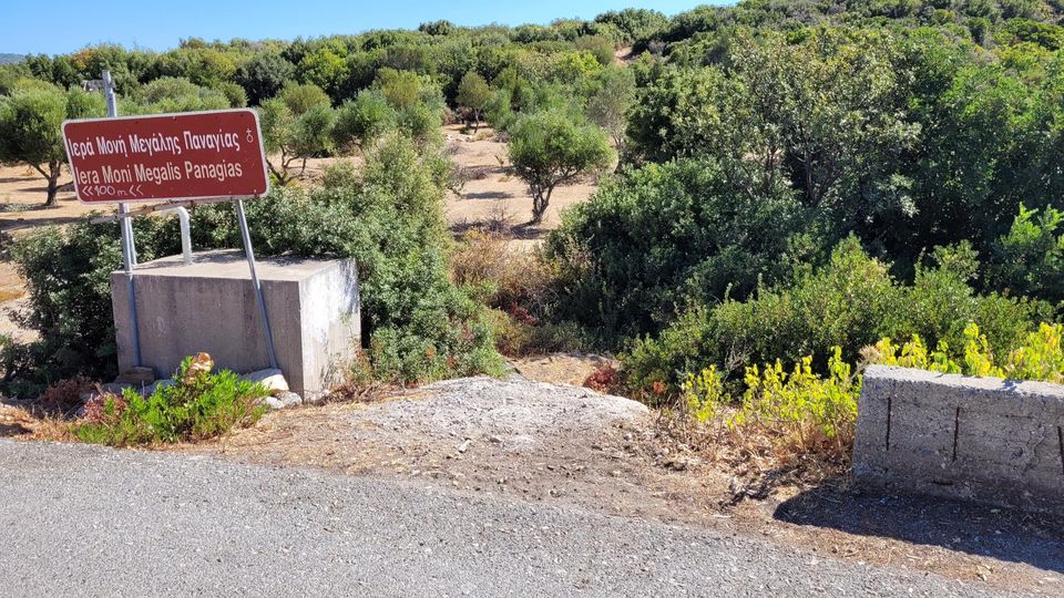 Start van deze route. Stap hier het veld in en volg het pad.