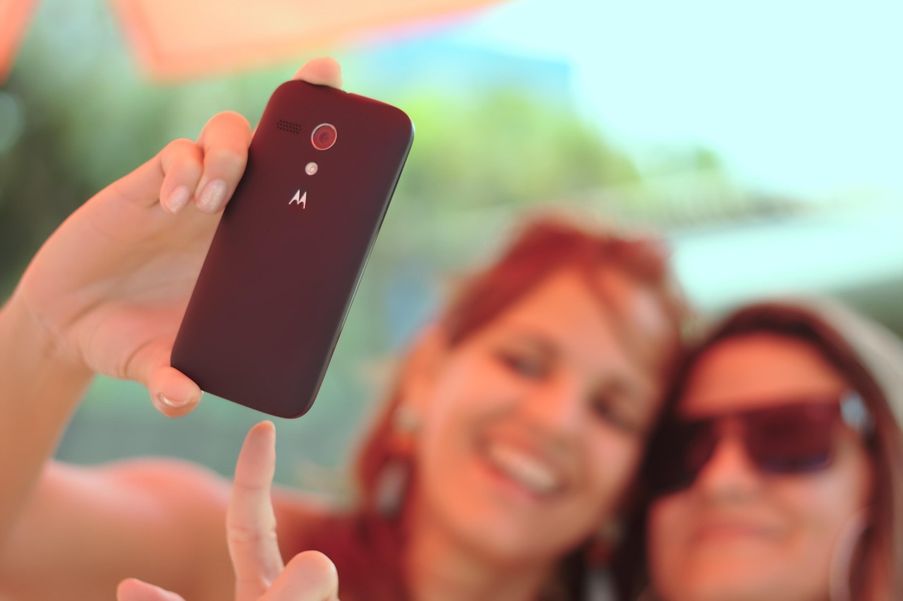 Mit dem Handy in den Urlaub: Wie dein Smartphone zum perfekten Reisebegleiter wird