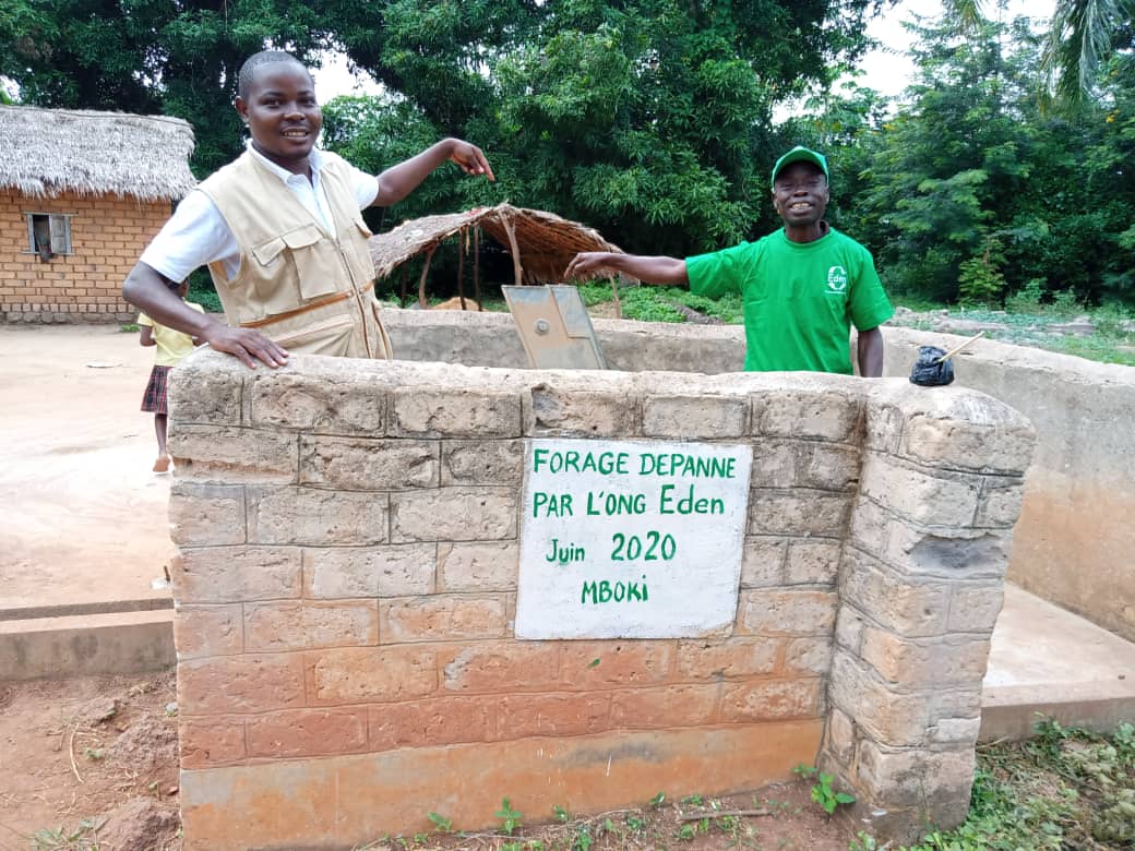 Réhabilitation d'un forage à Mboki par l'Ong Eden
