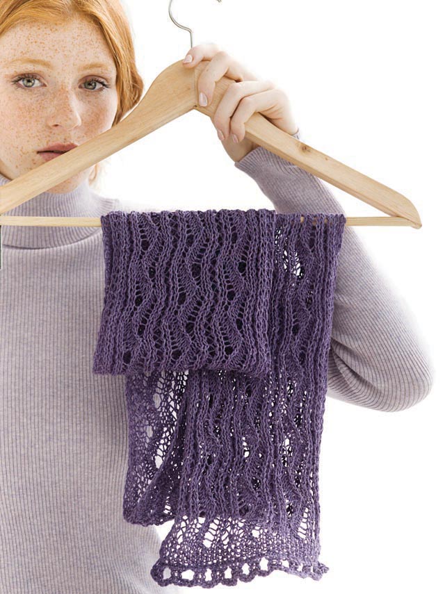 REFRACTION SCARF Designed by Lois Young, 2 Knäuel Kiwi Lace, Majesty