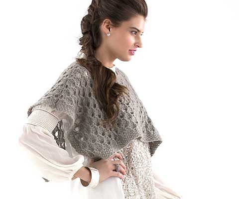 EYELET PONCHETTE- Designed by Vanessa Putt; Einheitsgröße: fertige Rückenbreite: m71cm