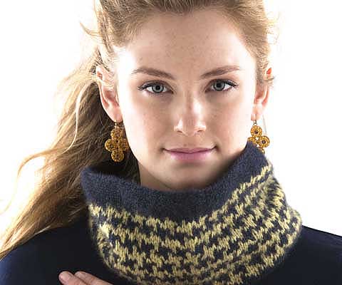 HOUNDSTOOTH COWL- Designed by Ashley Rao; Einheitsgröße, je 1 Knäuel L05 Deep Navy und L07 Gold