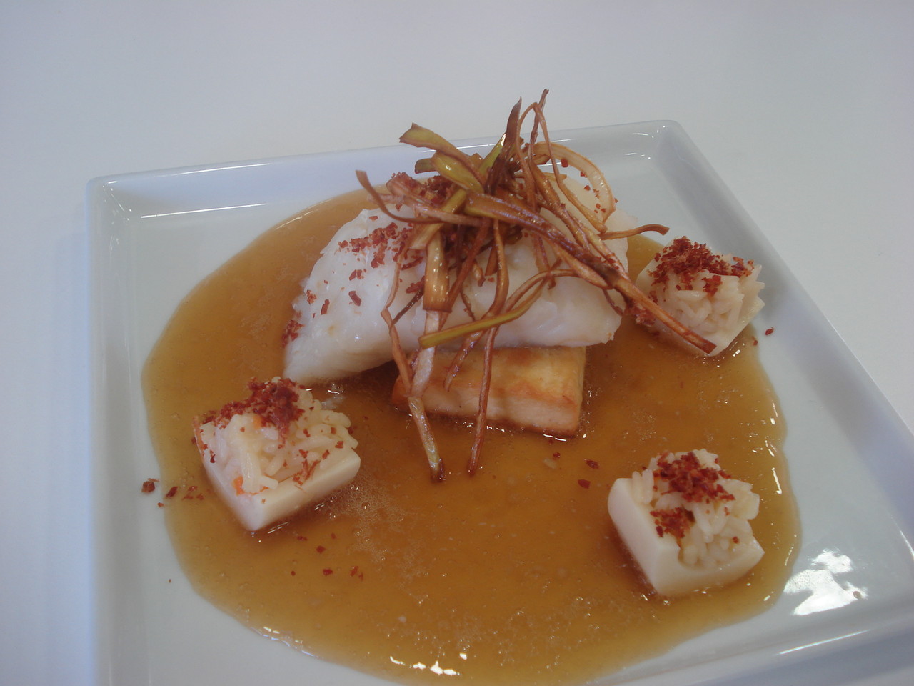 Falsa sopa miso de bacalao con arroz basmati y polvo de iberico (Finalista XX Certamente gastronomia de Madrid)