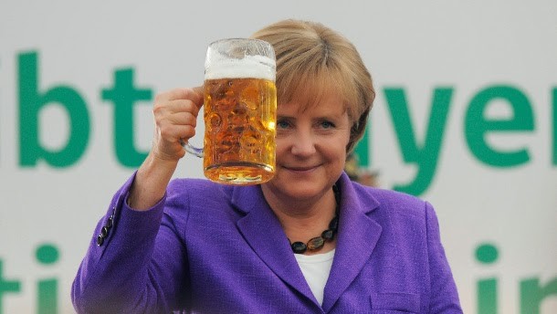 "Prost!" — говорят немцы, поднимая кружку пива, и "zum Wohl" — поднимая бокал вина