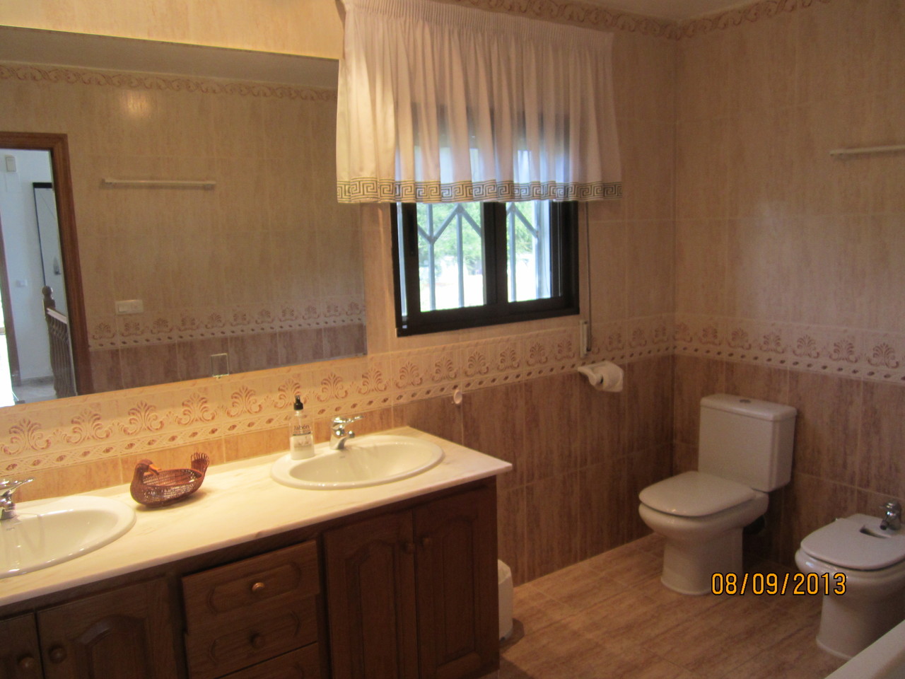 Badezimmer oben mit Duschwanne