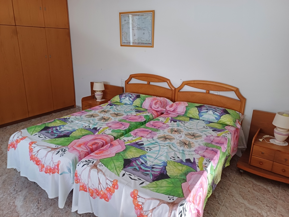 Schlafzimmer im OG mit 2 Einzelbetten 90x190