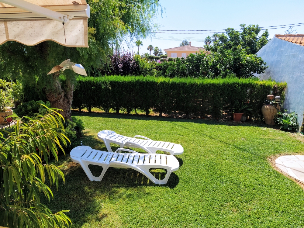 Garten mit Aussendusche