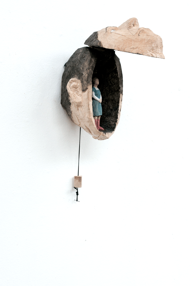 Frau im Kopf, Fichtenholz bemalt, 2015 Privatsammlung