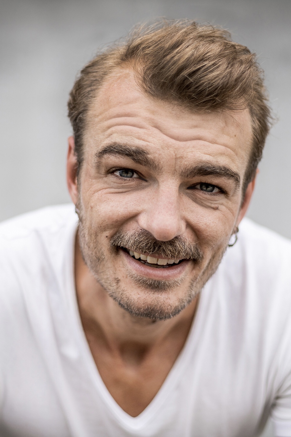 André Rohde actor headshot represented by Walcher Management