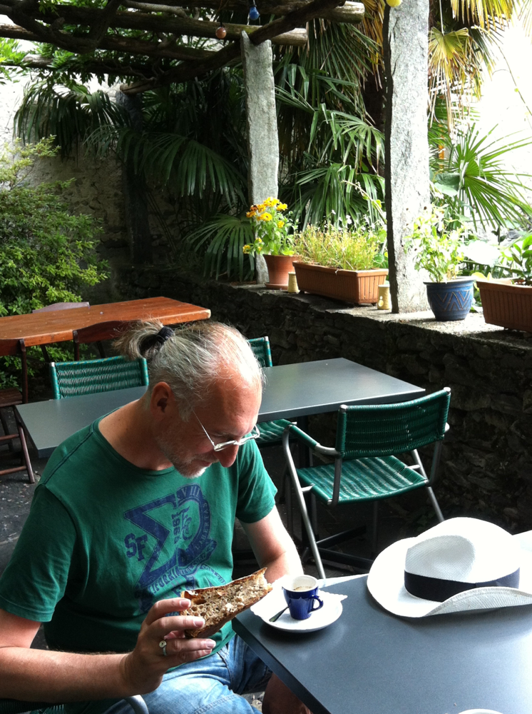 Morgenkaffee im Tessin 