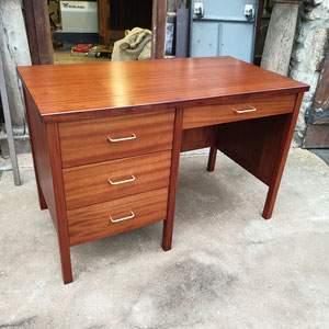 Bureau en sapelli réaliser par une ébéniste à Plaisir