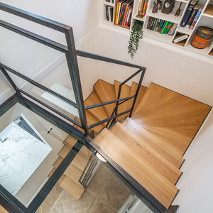 Habillage d'escalier en chêne au chesnay