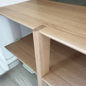 Détail d'un meuble tv en chêne Chavenay