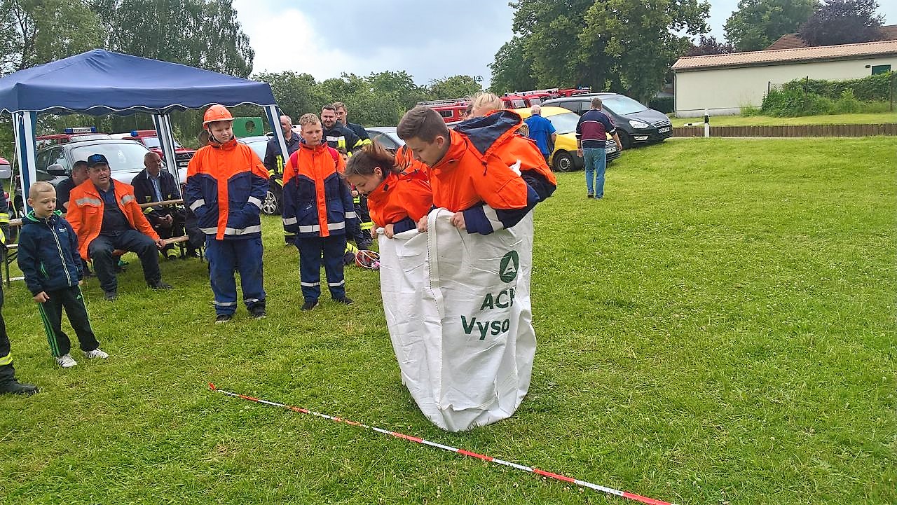 JFW Marnitz bei dem Sackhüpfen