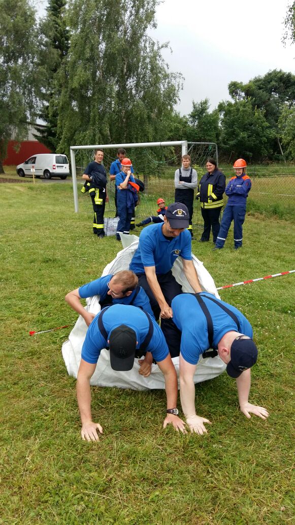 FFw Marnitz I beim Sackhüpfen