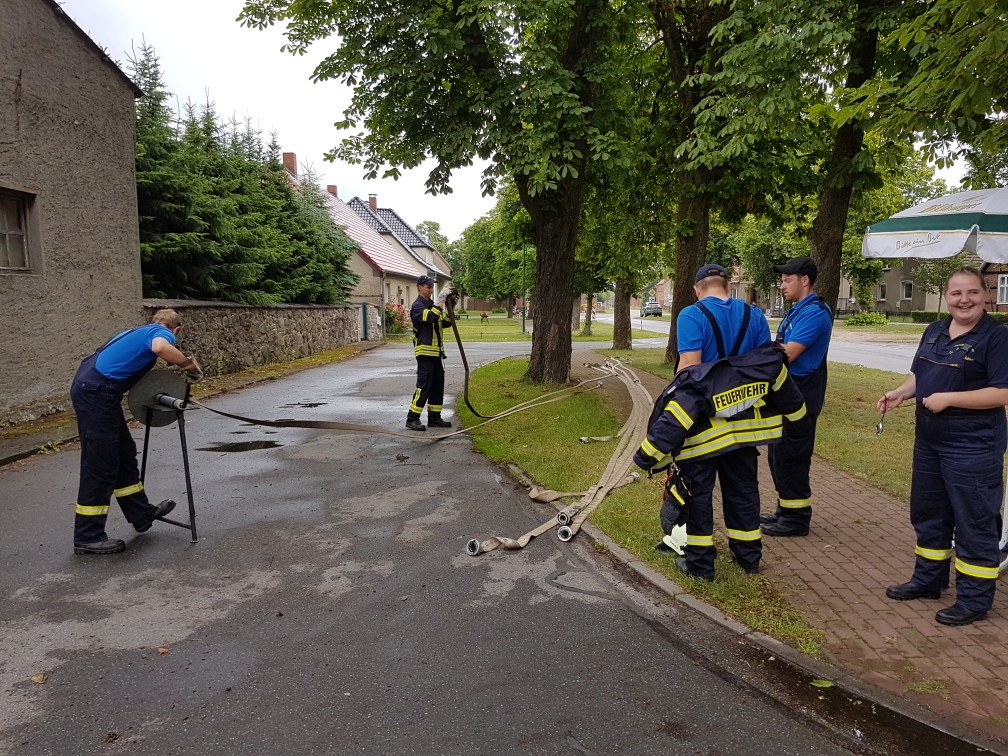 FFw Marnitz I beim Schlauchwerfen