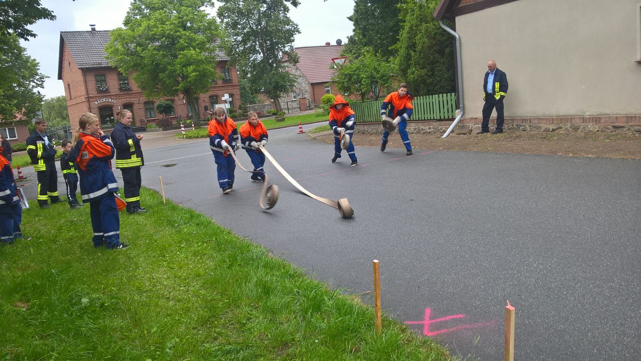 JFW Marnitz beim Schlauchwerfen