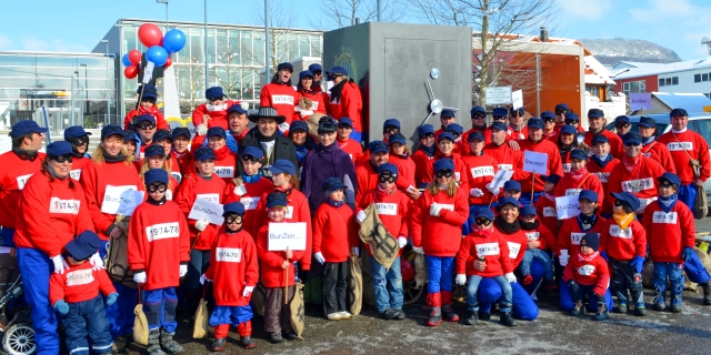 Jahrgang beim Fasnetsumzug dabei