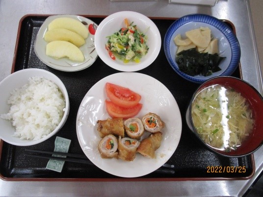 ★お食事　手作りで提供しており、誕生日会や行事では特別メニューになっています。