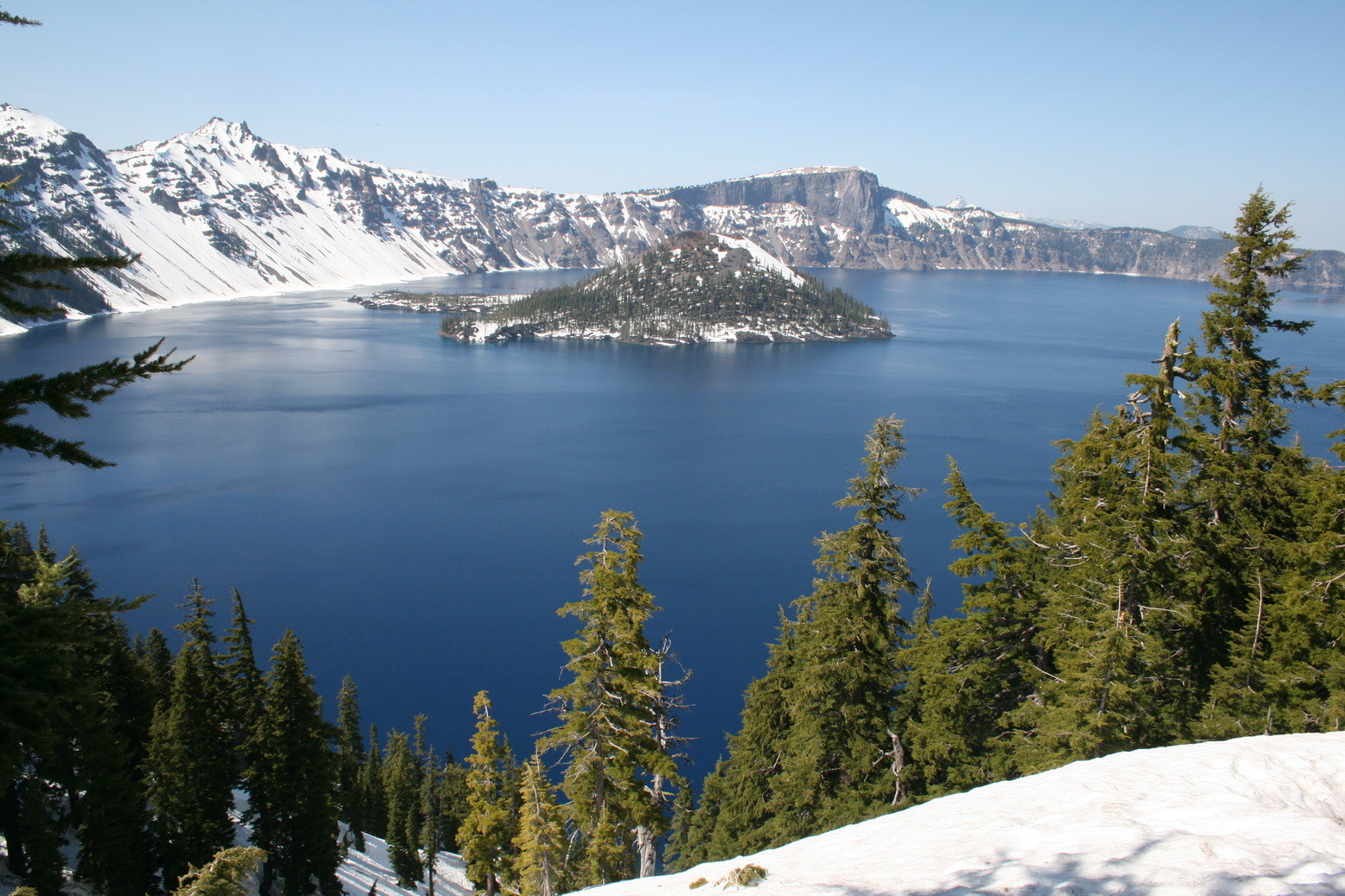 Der Crater Lake (Oregon) im Frühjahr