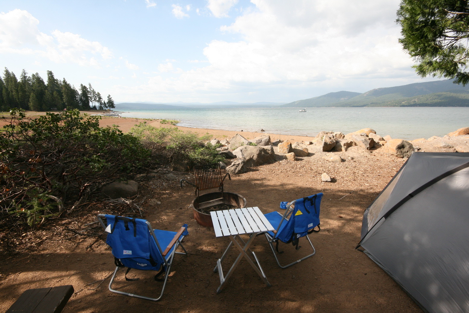 Campground am Ufer des Lake Almanor