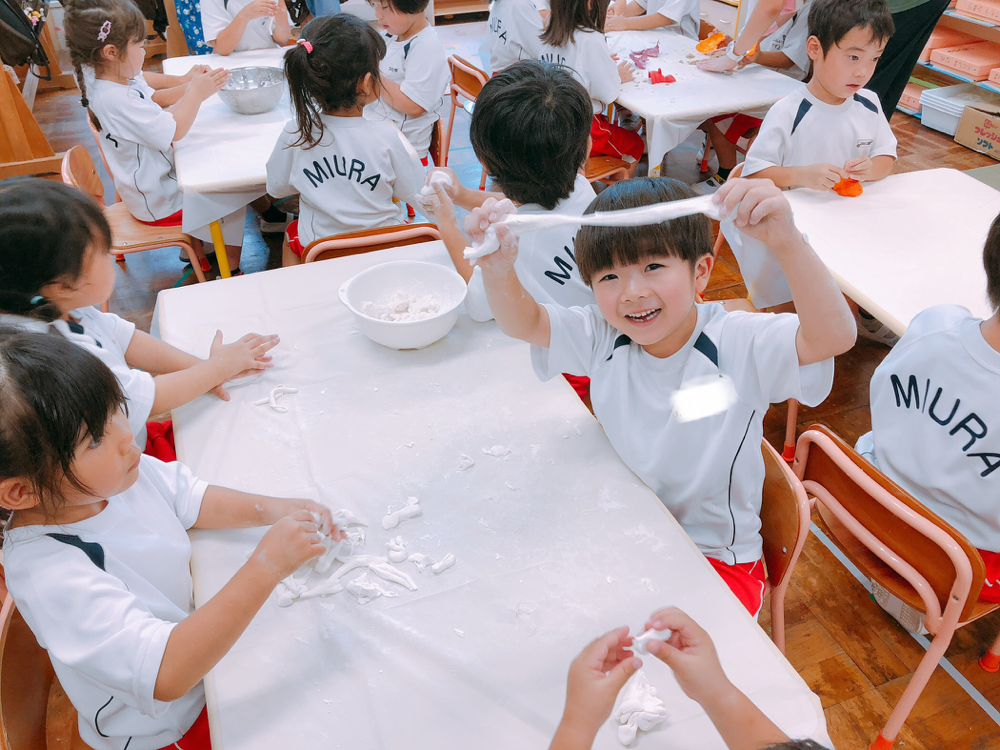 夏の課外教室 いろいろな粘土遊び！様々な材料から出来た粘土の感触を体験しました