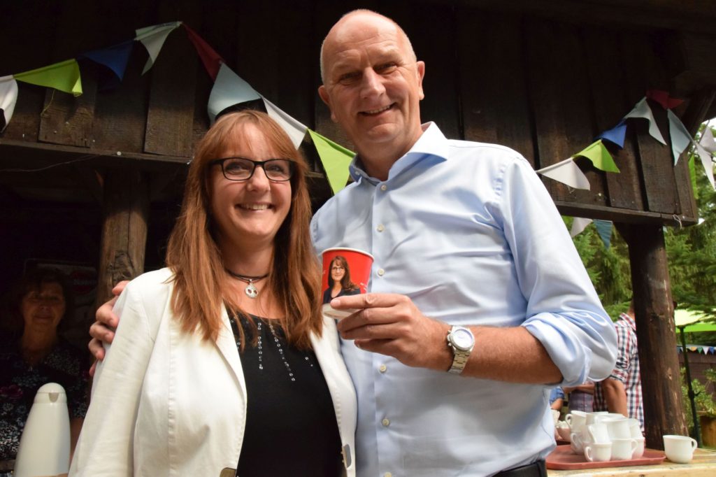 Katrin Lange mit Dietmar Woidke auf einem Fest