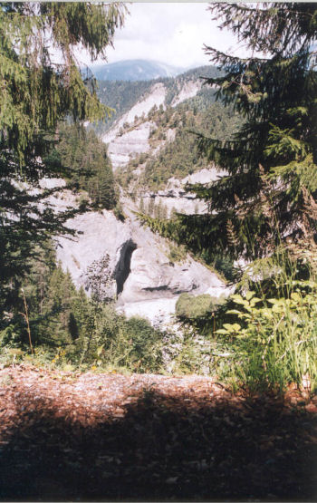 Vorderrheinschlucht gezien vanuit de Via Mala