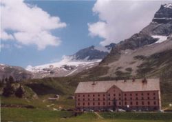 Het oude hospiz op de Simplonpass in Wallis. 