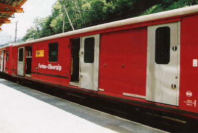 Posttrein onderdeel van de regionale trein, station Betten