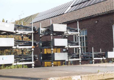 Panthograven. De stroomvoorziening van de electrische locomotieven en rijtuigen.