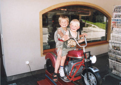 Bettmeralp, kinderen op de motor