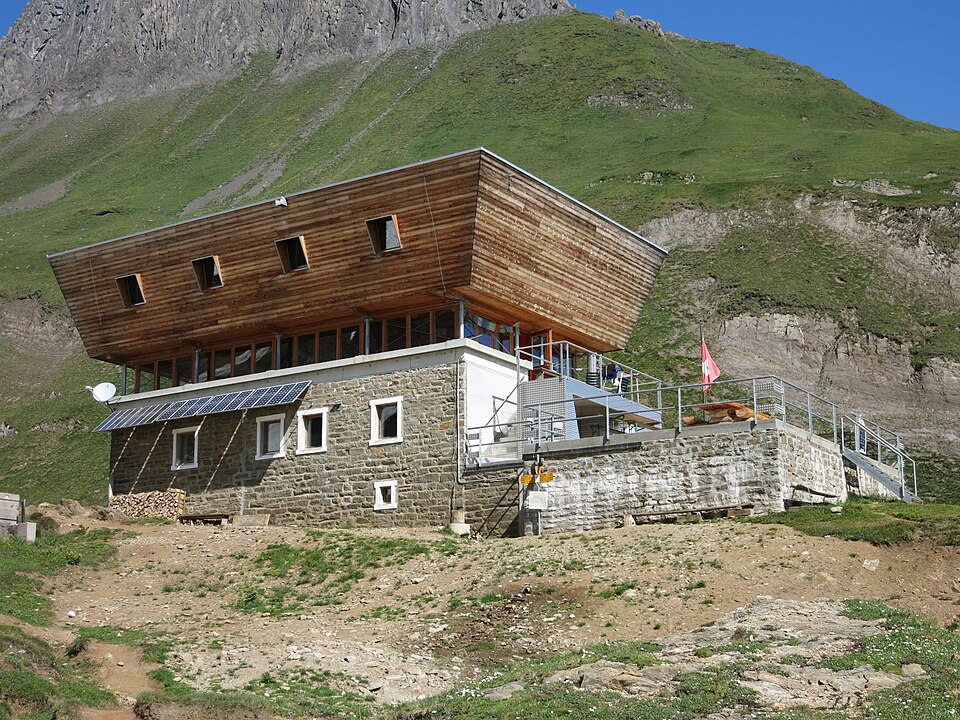 Capanna cordo Gries 2338 m, het spaceship van dichtbij