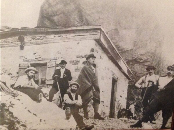 Foto van de oudste Spannorthütte © Spannorthütte
