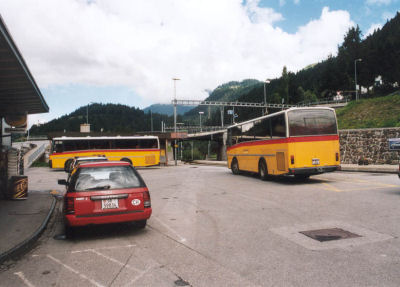 Postbussen op het station Tiefencastel
