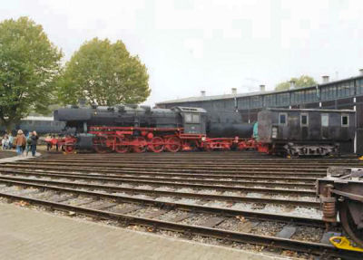 Draaischijf en Locloods Bochum Dahlhausen met diverse locomotieven tentoongesteld buiten