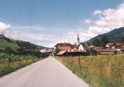 Dorpje langs de weg op weg naar Ilanz