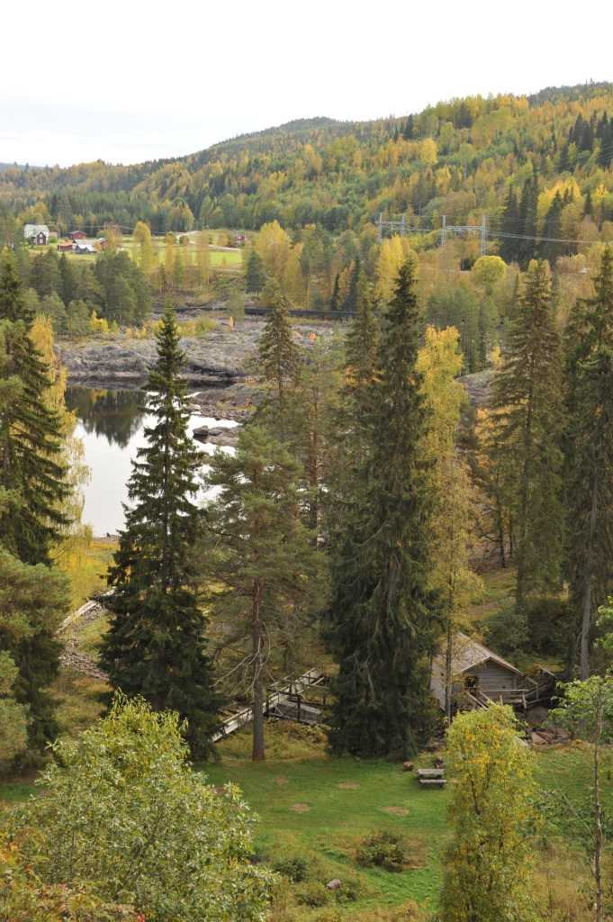 Uitzicht op de bergen en Ångermanälven 