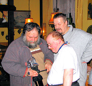 Andreas und Martin fachsimpeln mit Kurt Neubauer