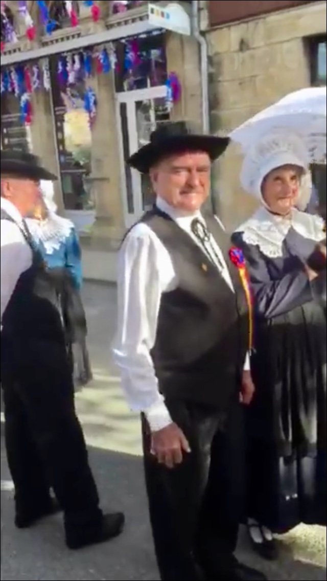 Félibrée en Périgord fête occitane groupe folklorique de sarlat les ménestrels sarladais, folklore tradition cabrette accordéon vielle diatonique 