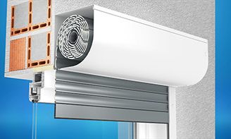 Rolladen mit abgerundetem Kasten auf der Gebäudefassade