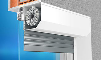 Rolladen mit abgeschrägtem Kasten im Fensterrahmen