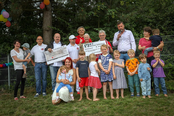 Kinder freuen sich über das Resultat des Gesundheitstages