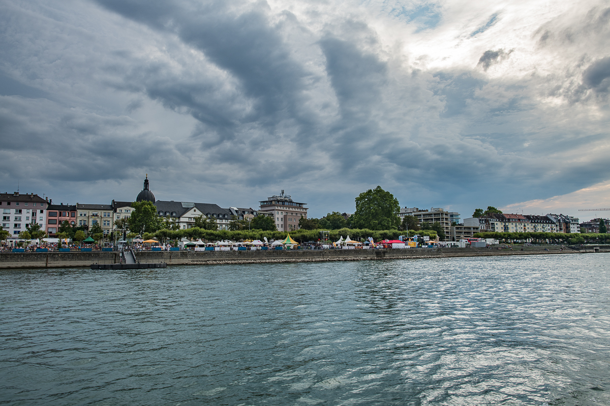 Und wir geniesen diesen Anblick mit Christuskirche...