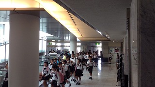 開会式前の受付風景