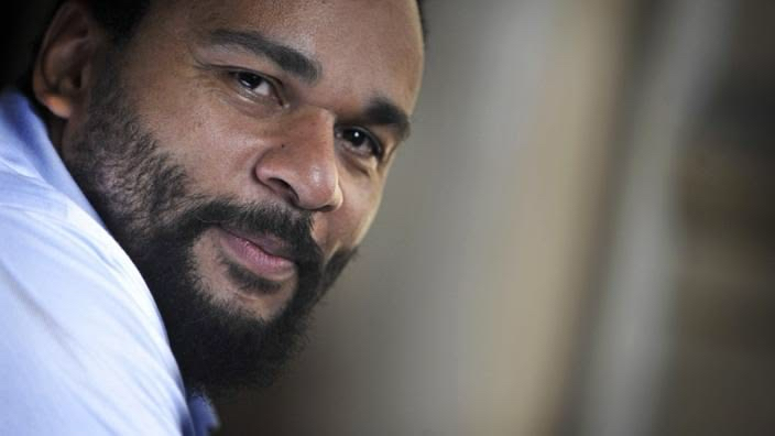 Dieudonné M’Bala M´Bala, image transmise sur Internet & Dreamteam - Dieudonné M’Bala M´Bala, image transmitted on (the) Internet & Dreamteam -