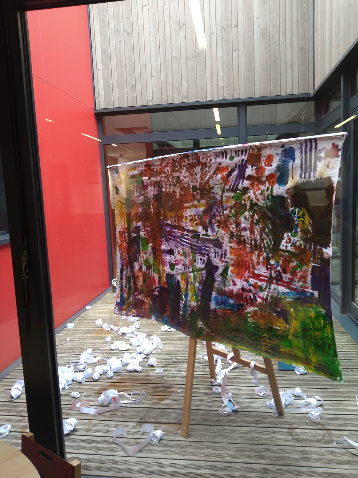"Empreinte" oeuvre collective réalisée avec les éléves de l'Ecole de Gonneville sur scie - 2023 acrylique sur drap de lin recyclé 1m50x1m