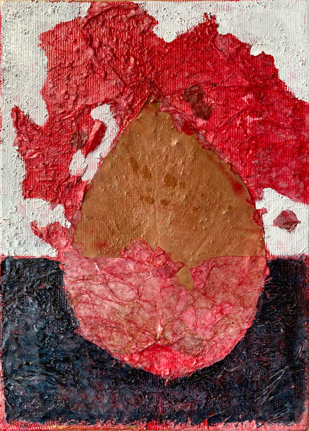 Empreinte 2 - papier maché recyclé feuille morte et gouache sur toile 22*16 cm 2018