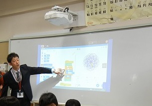 公開授業：つくったマークを説明する