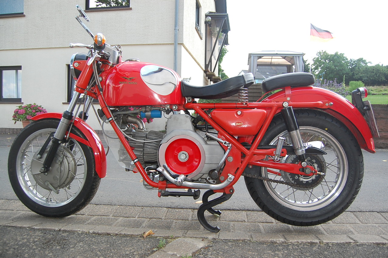 Moto Guzzi Nuovo Falcone zoccolettorias Webseite!